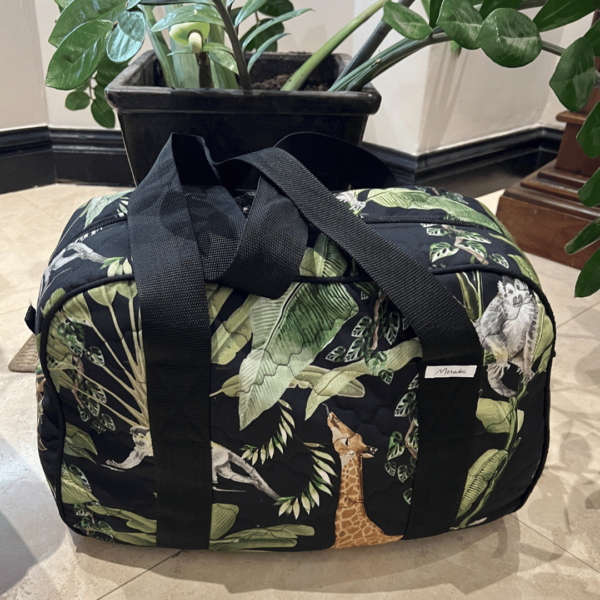 Meraki Bags: MERB0901 - Overnighter Bag Black Giraffe
